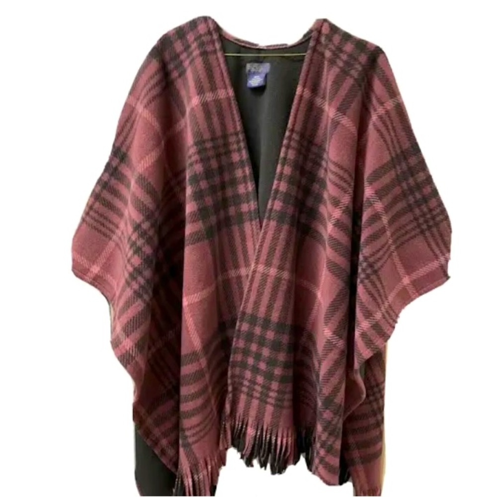 Women’s poncho wrap thick fleece, fringe hem, OS. NWOT